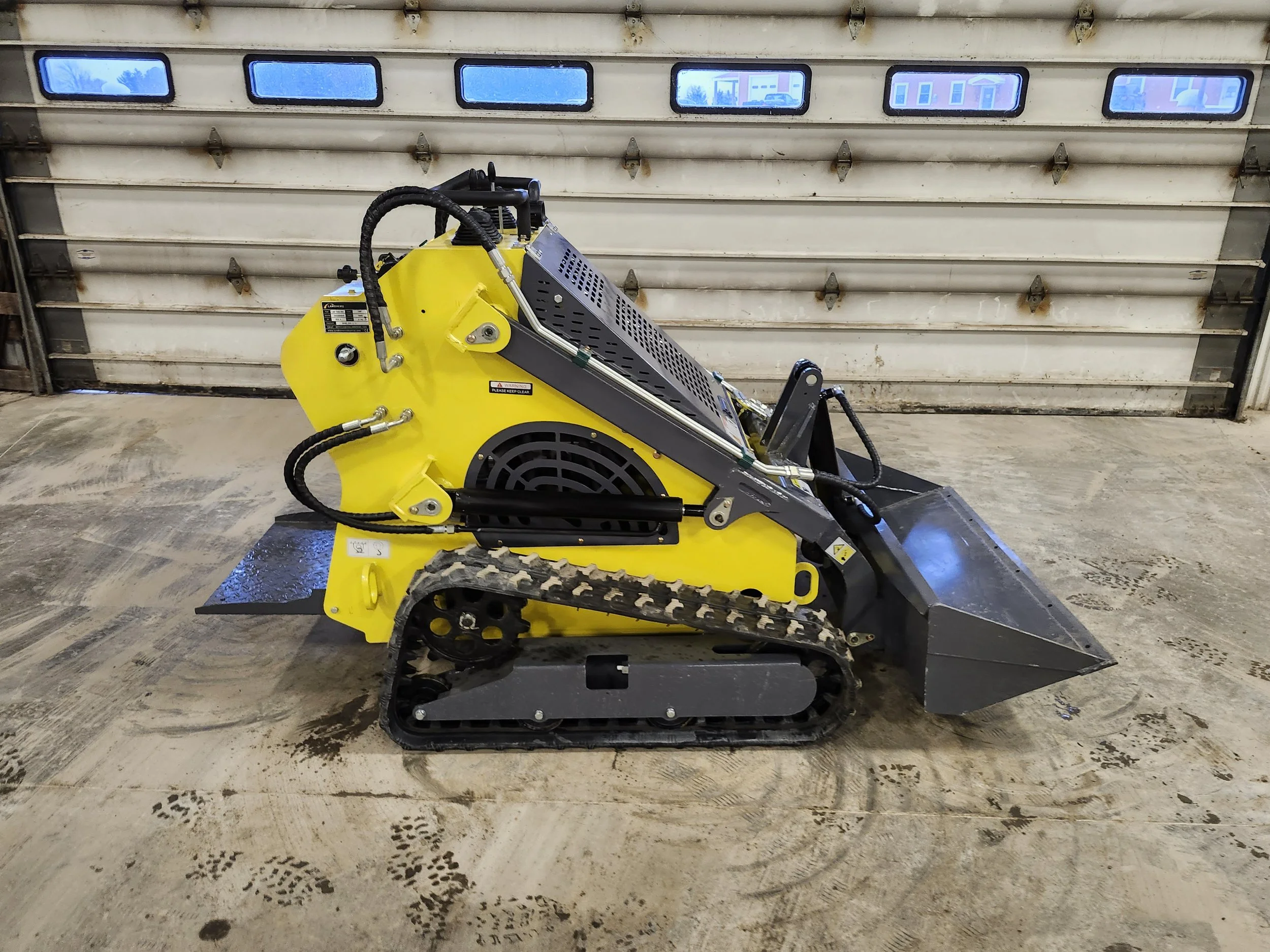 8029 New Land Hero LDH-T460--CEM 23HP Stand On Skid Steer 8029 New Land Hero LDH-T460--CEM 23HP Stand On Skid Steer